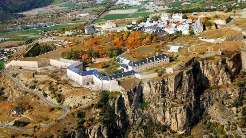 Corps De Garde De La Roche Villa Mont-Dauphin Eksteriør billede